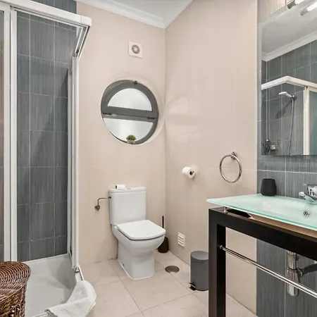 Coastal Charm * لاغوس