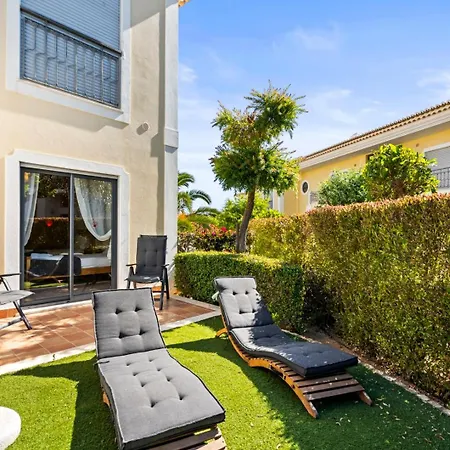 Coastal Charm * لاغوس